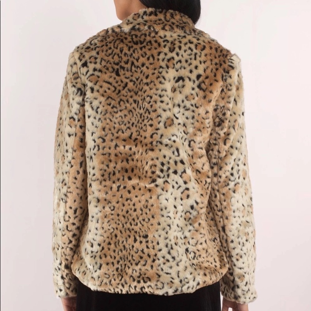 Beautiful & Fun Leopard Jacket - Picture 2 of 10